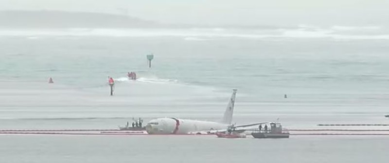 Самолет пропусна писта, падна в залив край Хаваите ВИДЕО
