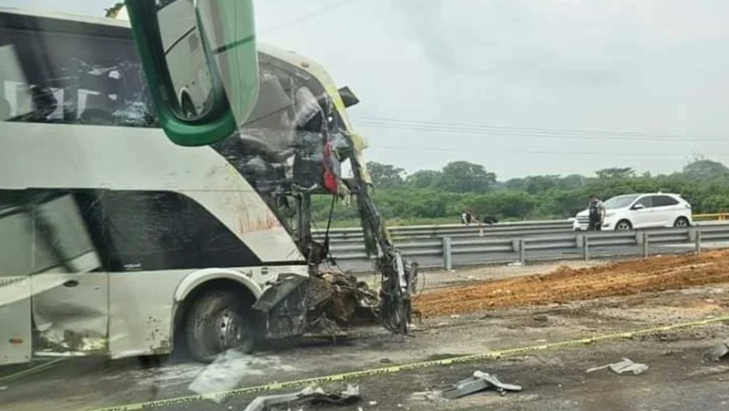 Автобусна катастрофа в Мексико причини смъртта на 12 души ВИДЕО+СНИМКИ