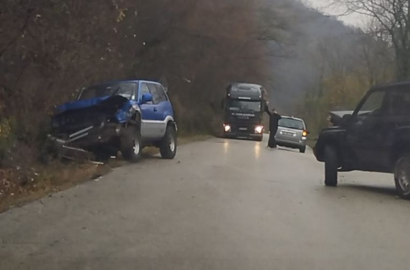 Два джипа се блъснаха край Търново СНИМКИ