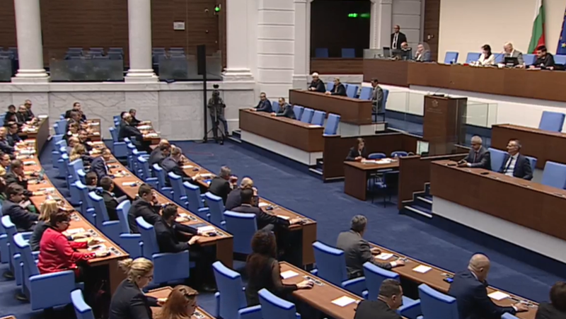 Kабинетът оцеля! Парламентът отхвърли вота на недоверие ВИДЕО