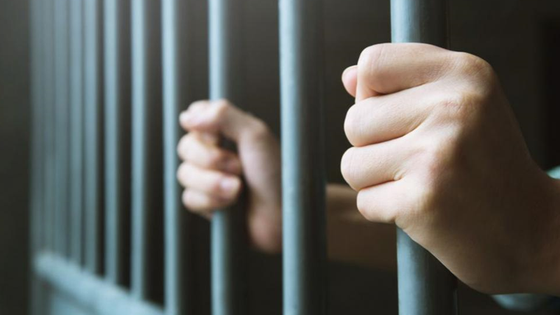 Надзирател от варненския затвор е спипан с подкуп