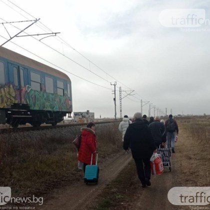 Пътниците от влака който по рано днес блъсна камион на жп