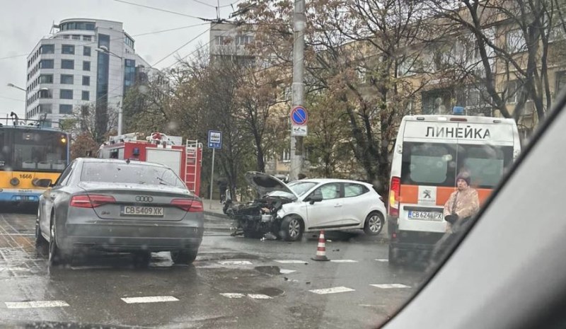 Челна катастрофа на булевард в София СНИМКИ