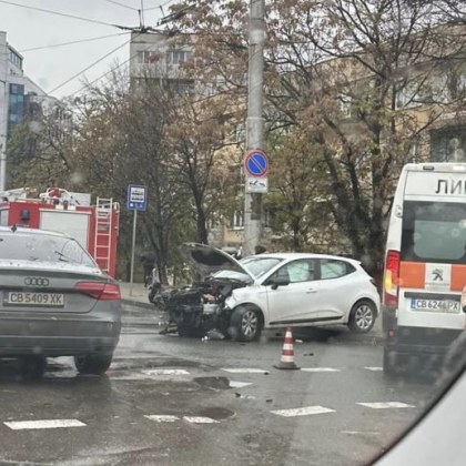 Тежка катастрофа е станала на бул Владимир Вазов и ул