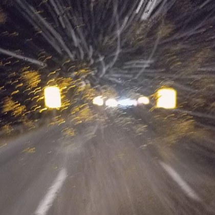 Сняг вали на прохода Витиня За това сигнализира шофьор който