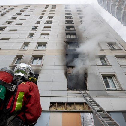 Трима души загинаха тази нощ при пожар в жилищна сграда