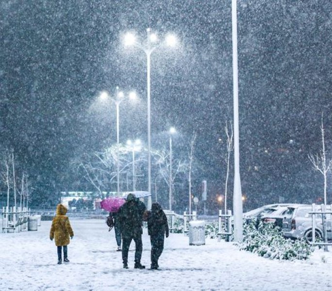 Сняг заваля и в Пловдив! СНИМКИ