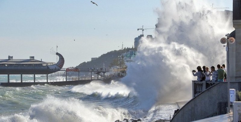 10-метрови вълни: Силна буря удари Крим