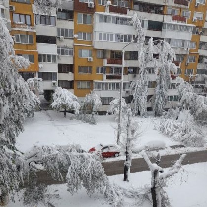 България попадна в снежна клопка а в четири области както