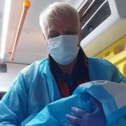 Фелдшер изроди бебе в линейка в Бургас Историята разказа самият