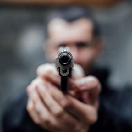 Младоженец застреля булката и още трима души на сватбата си