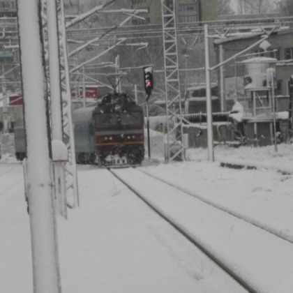 Временно е преустановено движението на влакове между гарите Шумен и