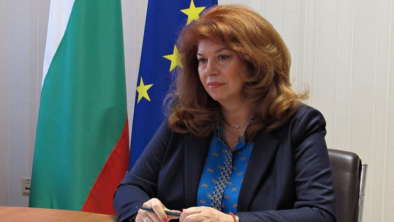 Илияна Йотова: Асен Василев се опитва да отклони вниманието от себе си