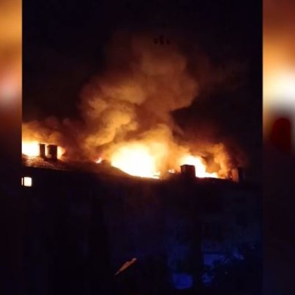 Пожар изпепели сграда, 24 семейства са без дом