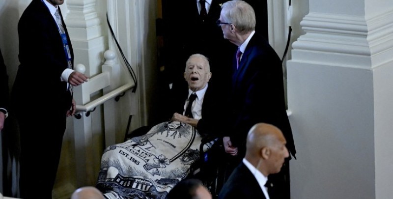 99-годишният Джими Картър се появи на погребението на съпругата си СНИМКИ