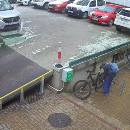 Камера за видеонаблюдение е запечатала кражба на велосипед в морската столица
