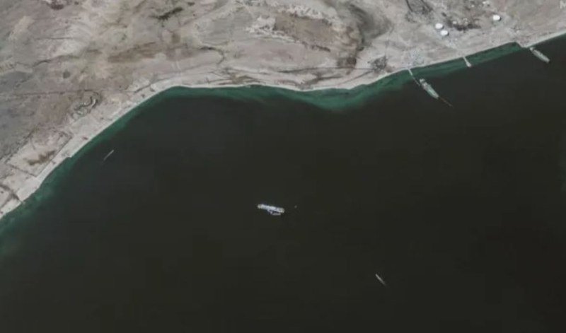 Нови кадри от сателит на отвлечения кораб с двама българи на борда