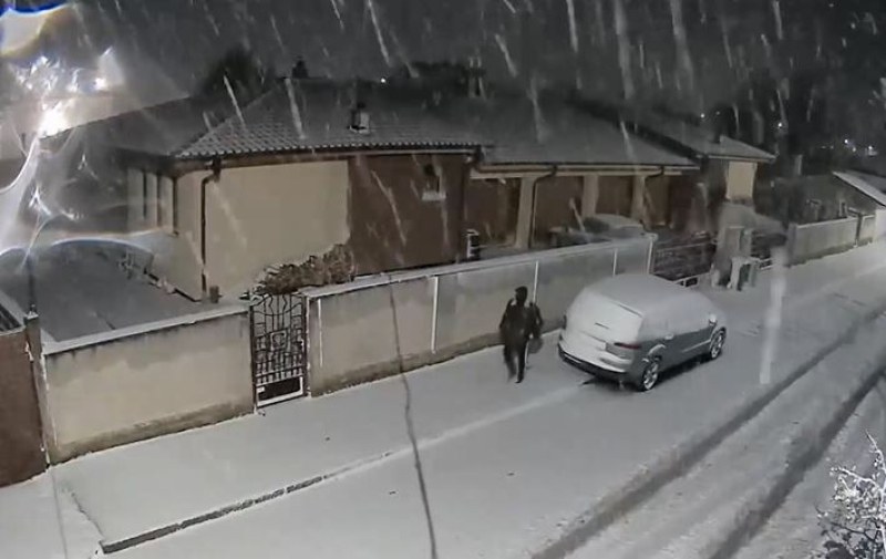 По време на бурята: Мъж разби кола в опит за кражба