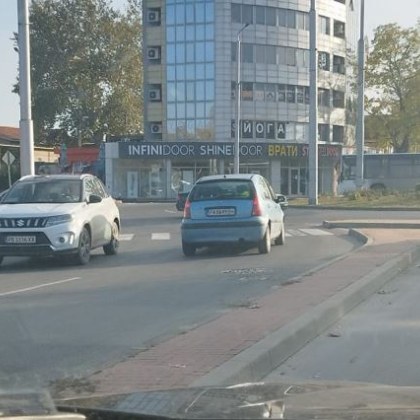 Лек автомобил в насрещното изненада пловдивчани На бул 6 септември