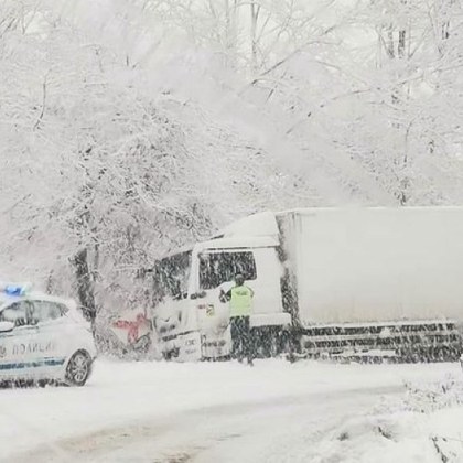 Полицията започва 24-часови дежурства на „Петрохан" заради камионите Полицията започва 24-часови дежурства на „Петрохан" заради камионите