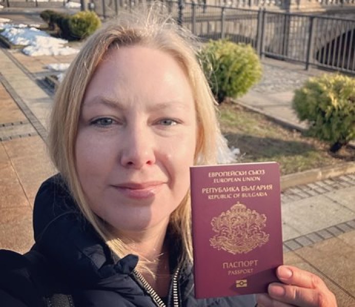 Съпругата на Кирил Петков е получила български паспорт