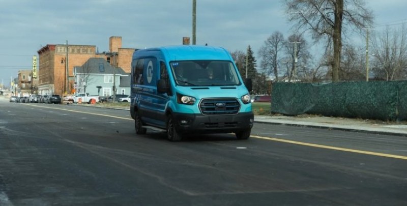 В САЩ се появи път с безжично зареждане на електрически автомобили