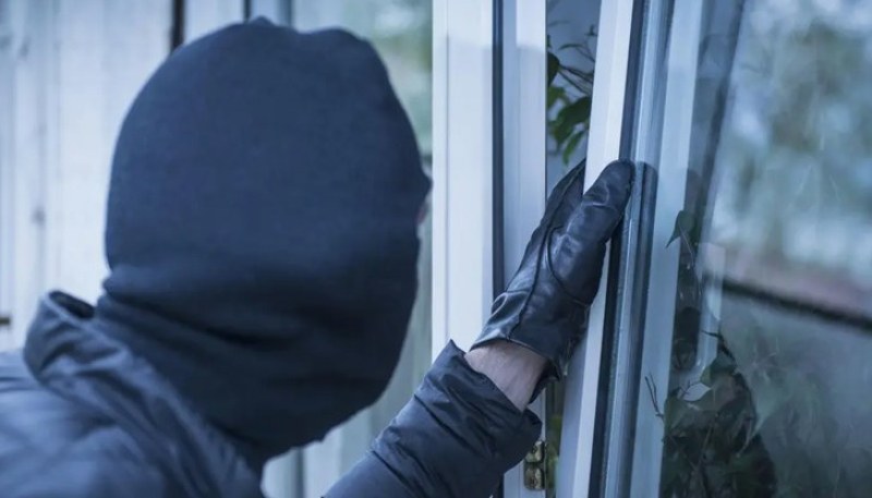 Извършител на домова кражба разкриха след активно разследване служители на