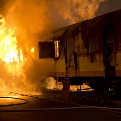 Локомотив на пътническия влак от Стара Загора за Горна Оряховица се запали