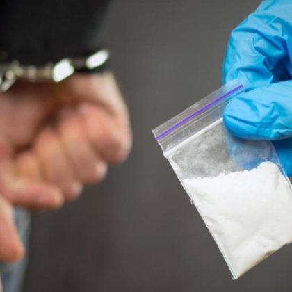Разследват организирана престъпна група за разпространение и държане на наркотици