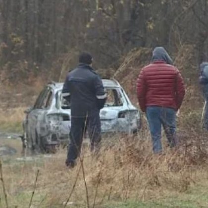 Обирът на инкасо: Откриха изпепелен автомобил край път СНИМКА