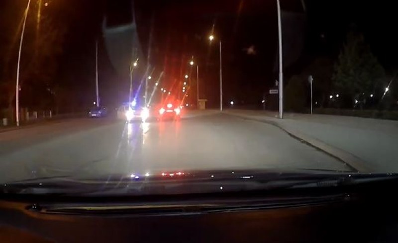 Мигновена карма: Шофьор мина на червено в Пловдив, срещна патрулка  ВИДЕО