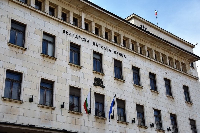 Какви заплати взимат в БНБ