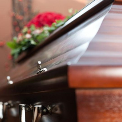 Откриха 190 разлагащи се трупа във фиктивен погребален дом СНИМКИ