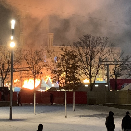 Пожар е избухнал на коледен базар на емблематичния площад Александерплац