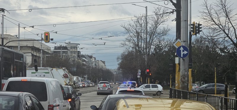 Нова катастрофа в София, има и блъснат човек СНИМКИ