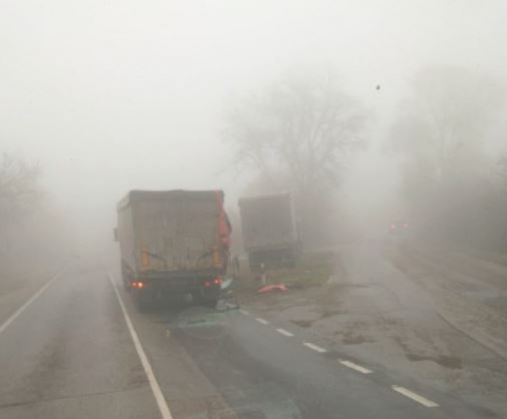 Тежката катастрофа между два камион затруднява движението по пътя Попово-Бяла.