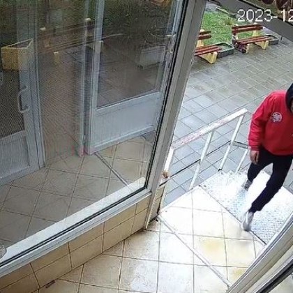 Задържаха крадеца на телефон от книжарница в Люлин За случая