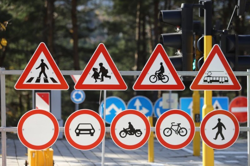 Снимка: Въвеждат шест нови пътни знака в страната СНИМКА