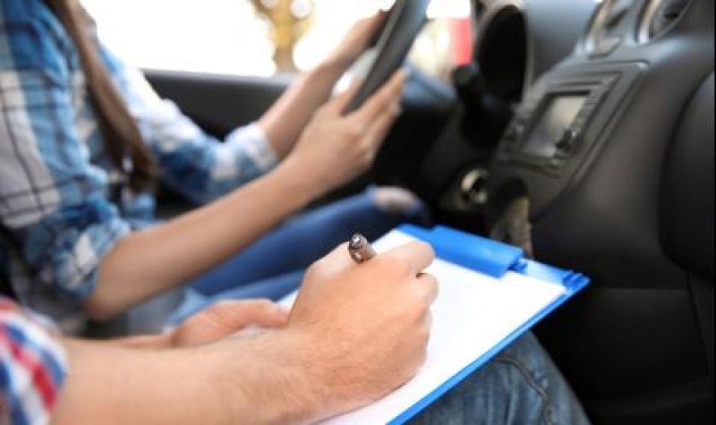 Европейската комисия прие нови правила за обучението на шофьорите. От