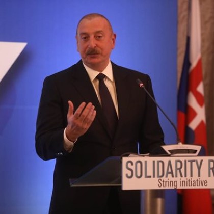 Държавният глава на Азербайджан Илхам Алиев свика предсрочни президентски избори
