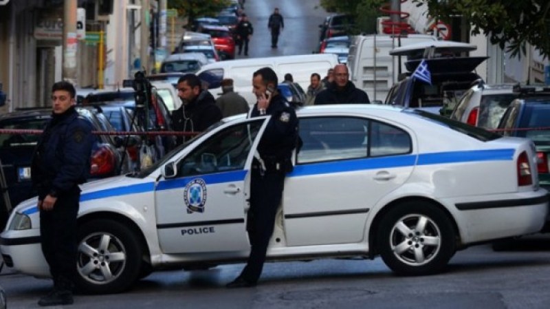 Гръцката полиция арестува 18-годишен грък, който изстреля сигнална ракета и