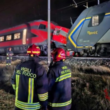 Челен сблъсък на два пътнически влака в Италия вдигна на