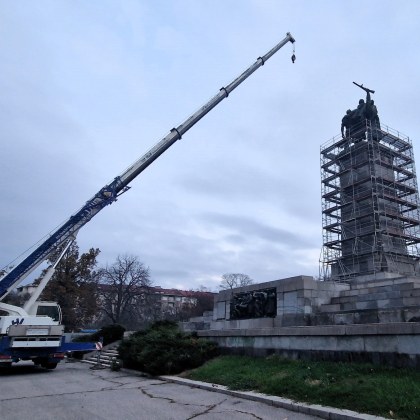 Започна подготовката за демонтаж на паметника на Съветската армия в