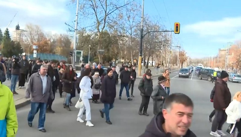 Протест в центъра на София заради Паметника на Съветската армия