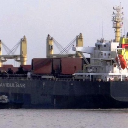 Корабът Руен с 8 българи на борда е нападнат край Йемен