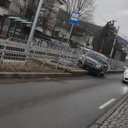 Втори инцидент в София тази сутрин Кола се е забила