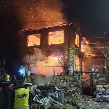 Пожар е горял снощи в пазарджишкото село Козарско Огнената стихия