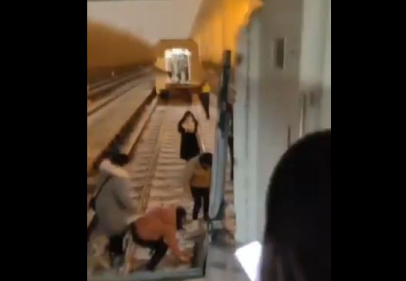 Вагони на влак аварираха, над 30 души пострадаха ВИДЕО