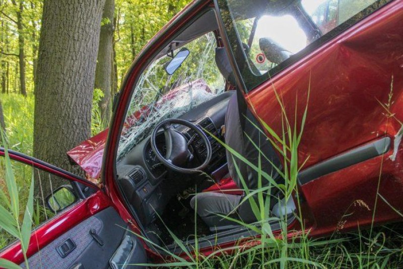 Млада шофьорка е без сериозни наранявания след пътно произшествие снощи