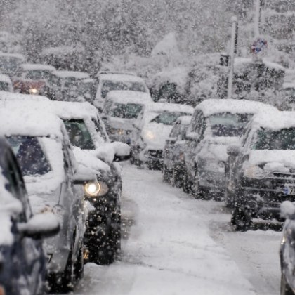 Резките температурни промени през зимата и продължителното излагане на автомобил